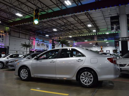 Used 2013 Toyota Camry LE image 4