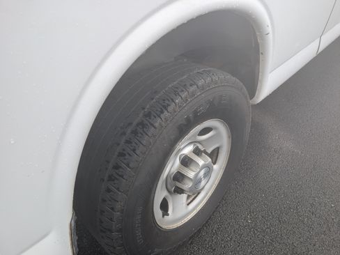 Used 2015 Chevrolet Express 3500 image 15