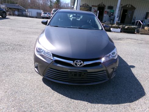 Used 2015 Toyota Camry LE image 2