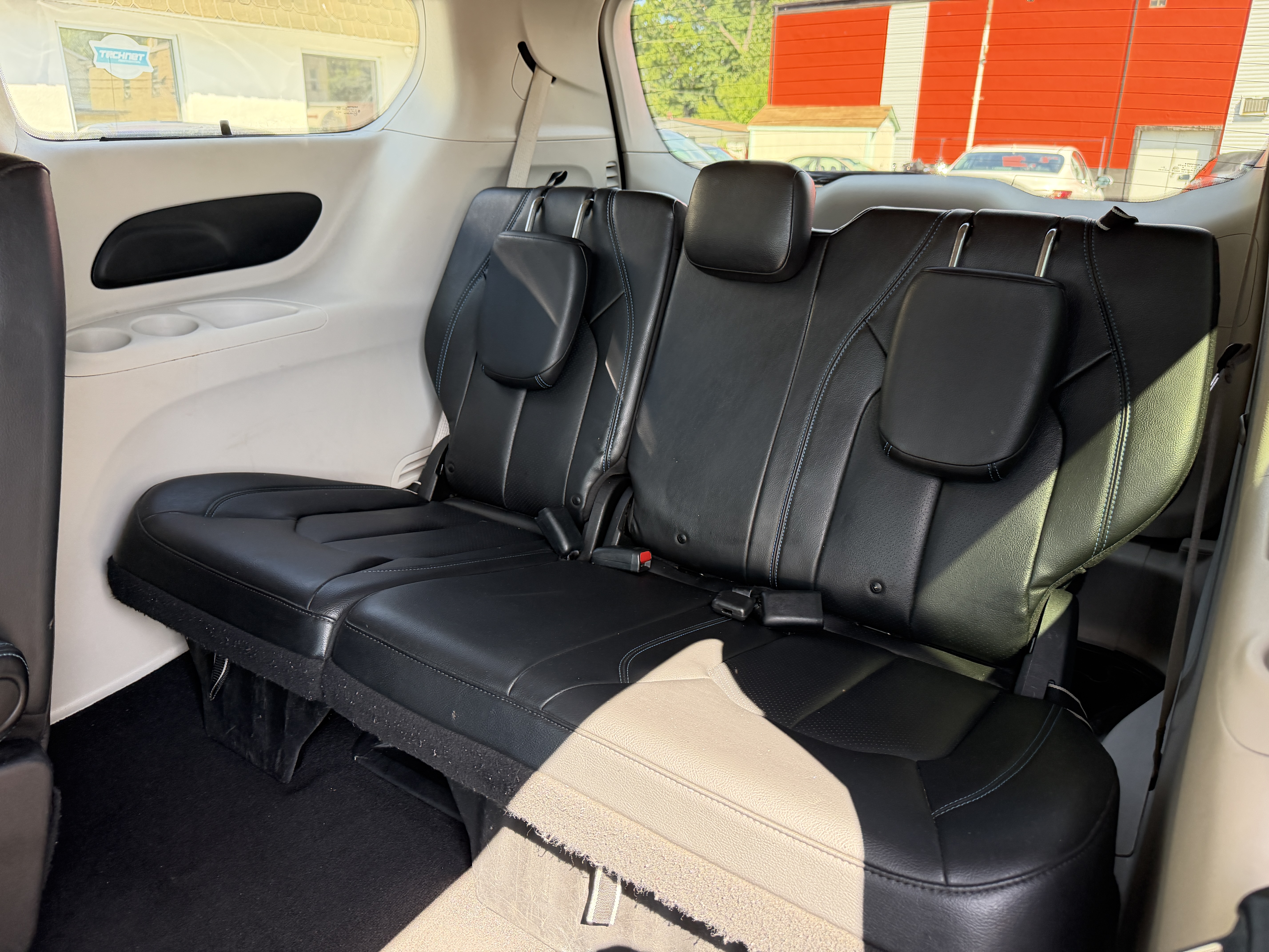 Used 2021 Chrysler Pacifica Touring-L FWD image 16