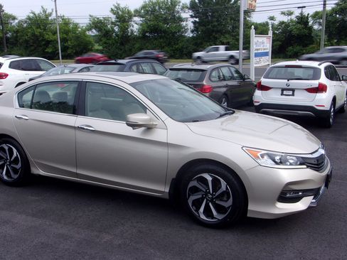 Used 2017 Honda Accord EX-L V6 Sedan image 14