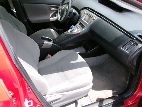 Used 2014 Toyota Prius Two image 6