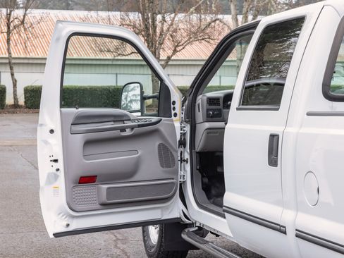 Used 1999 Ford F350 XLT image 31