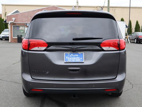 Used 2019 Chrysler Pacifica Touring-L FWD image 7