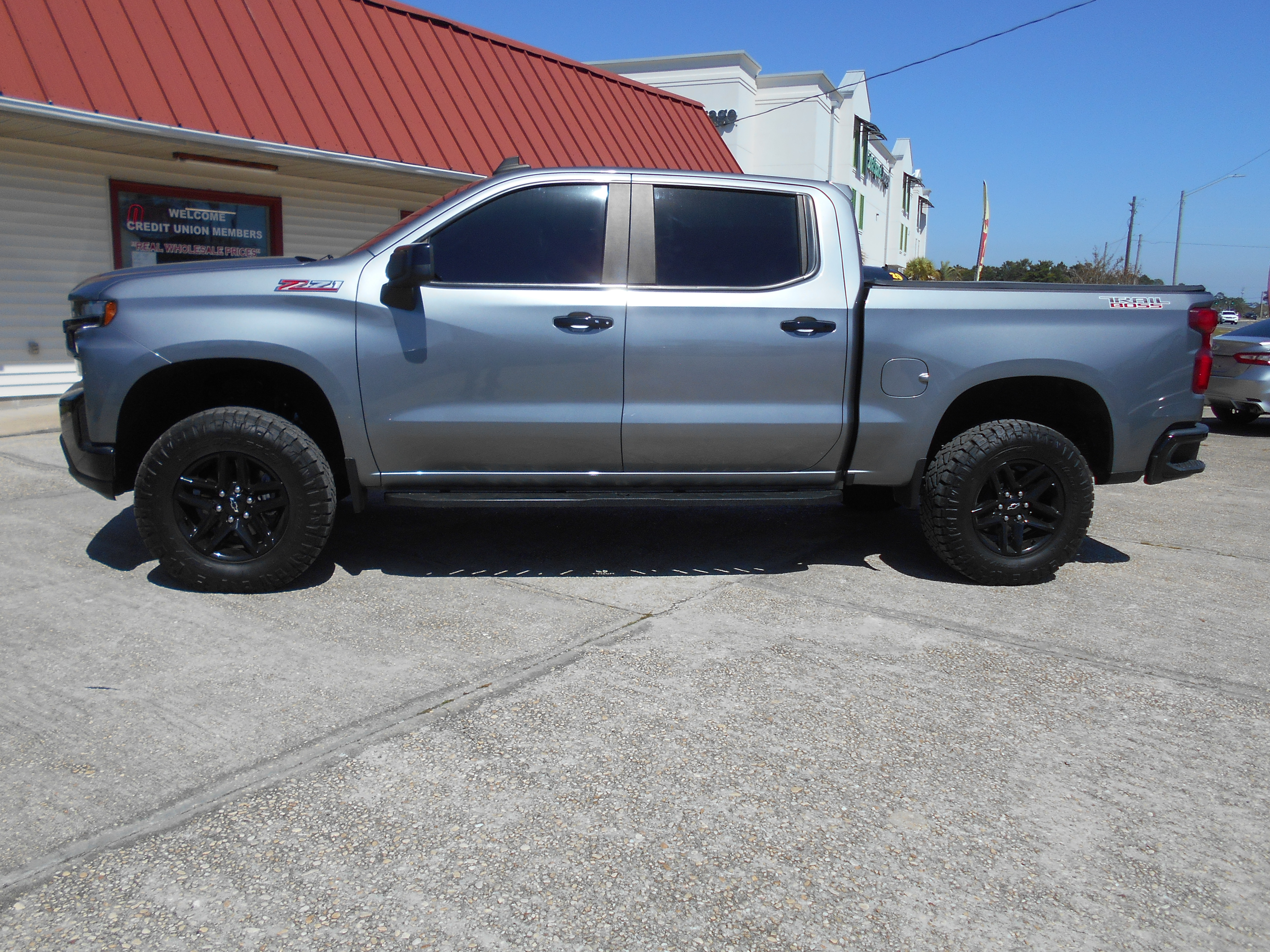 Used 2021 Chevrolet Silverado 1500 4x4 Crew Cab LT Trail Boss image 1