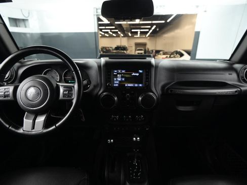 Used 2018 Jeep Wrangler Unlimited Sahara image 31