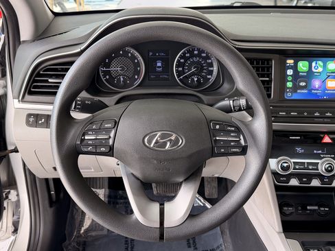 Used 2020 Hyundai Elantra image 9