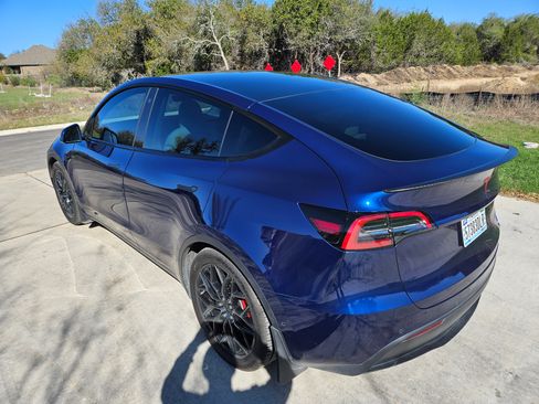 Used 2022 Tesla Model Y Performance image 22