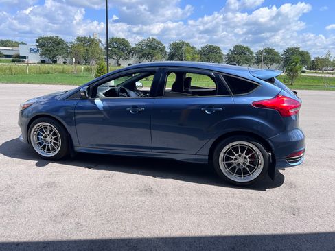 Used 2018 Ford Focus ST Hatchback FWD image 5
