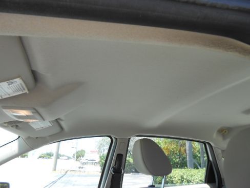 Used 2010 Ford Focus SE Sedan FWD image 13