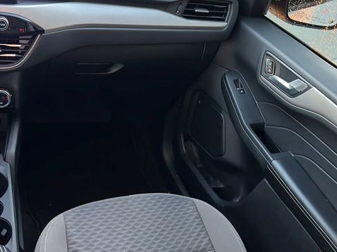 Used 2021 Ford Escape SE image 11