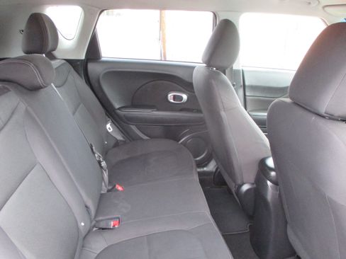 Used 2015 Kia Soul + image 12