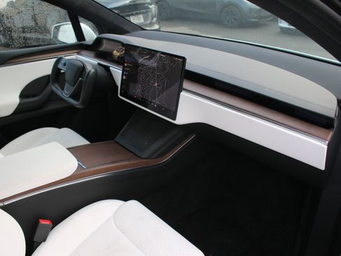 Used 2023 Tesla Model X image 2