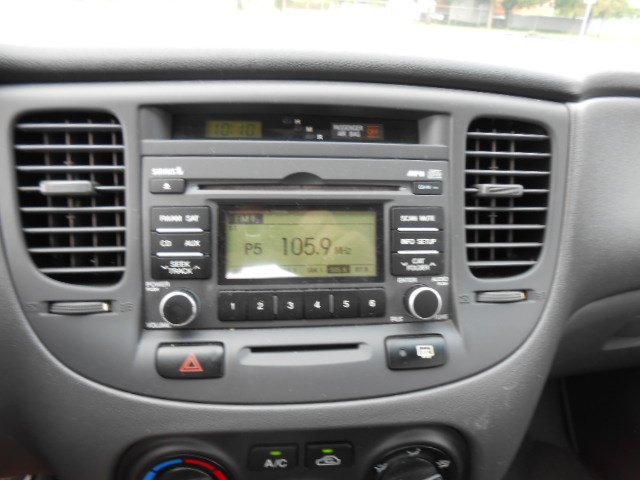 Used 2009 Kia Rio Sedan FWD image 13