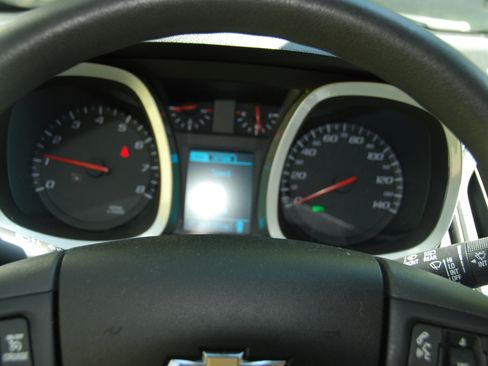 Used 2017 Chevrolet Equinox LS image 32