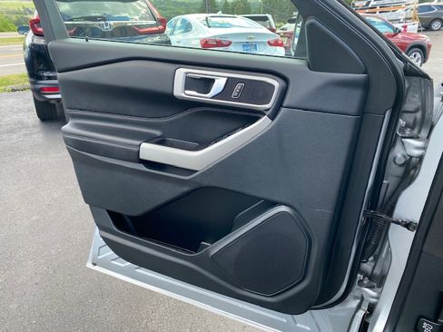 Used 2022 Ford Explorer XLT image 14