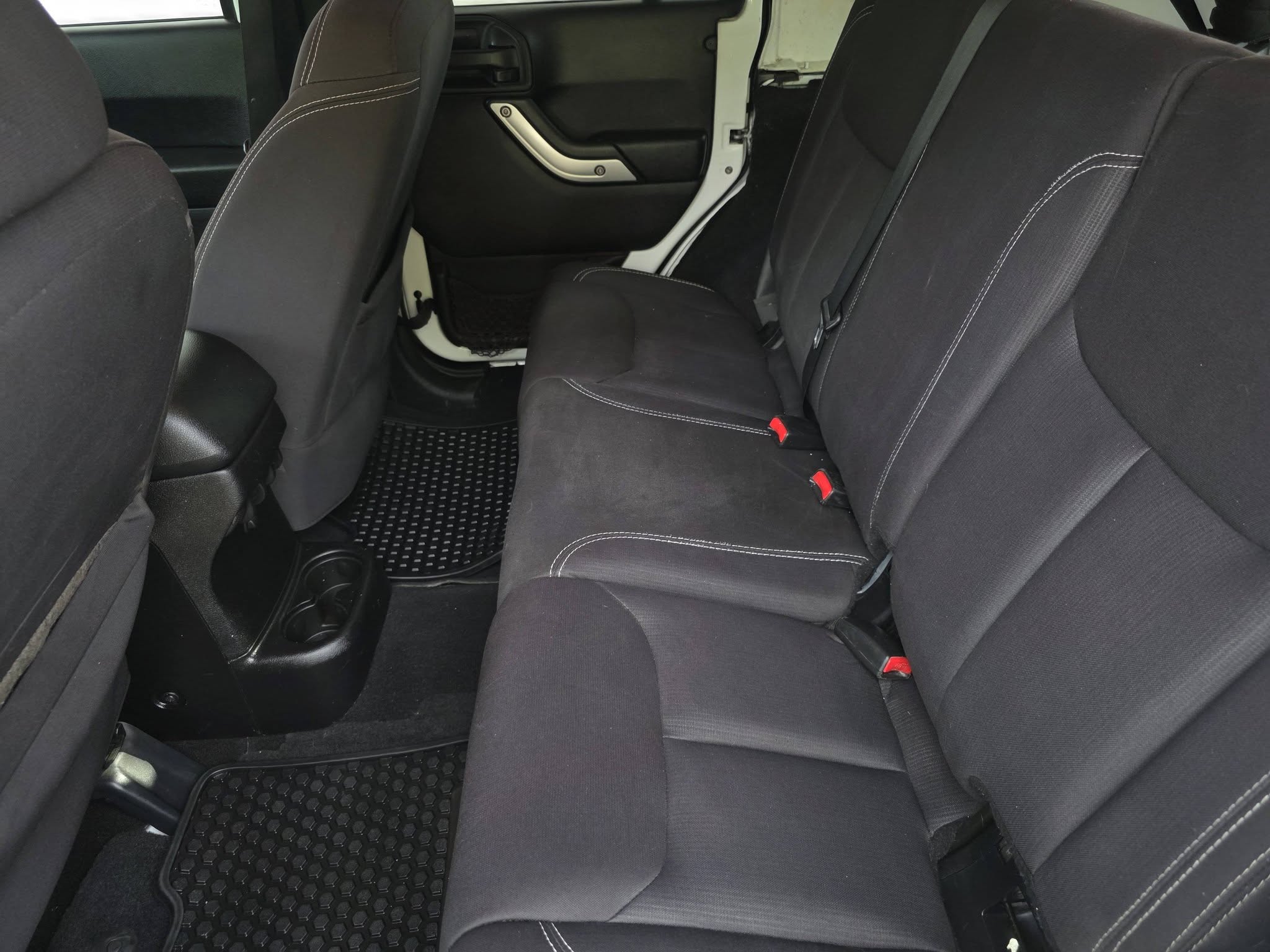 Used 2014 Jeep Wrangler 4WD Unlimited Sahara image 16