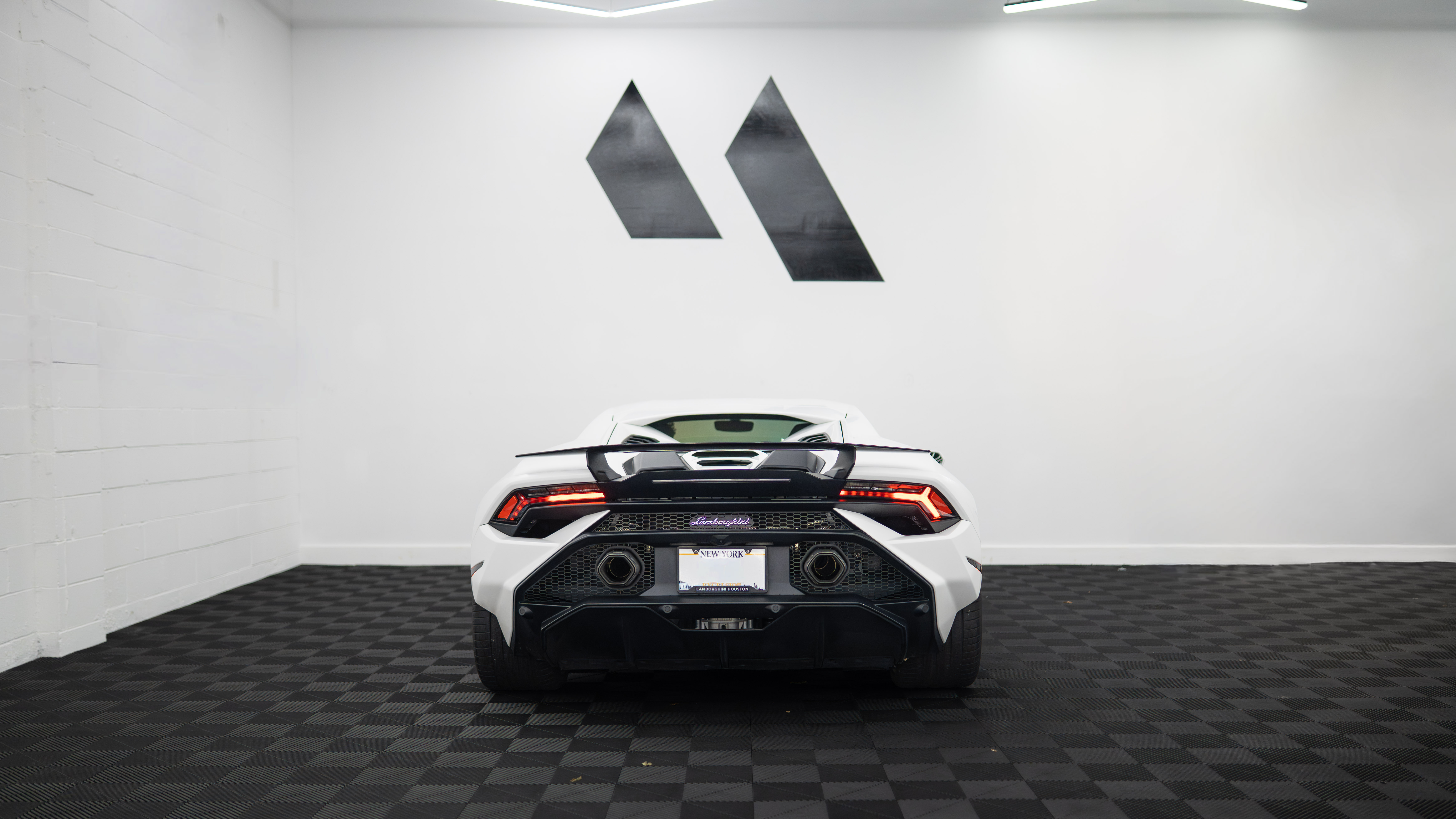 Used 2023 Lamborghini Huracan Tecnica Coupe RWD image 8