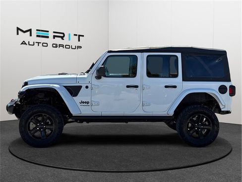 Used 2021 Jeep Wrangler Unlimited Sahara w/ Altitude image 5