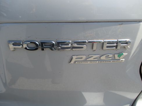 Used 2015 Subaru Forester 2.5i Premium Sport Utility 4D AWD/4WD image 12
