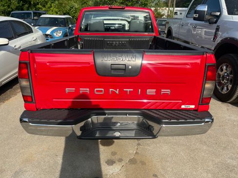 Used 2001 Nissan Frontier XE image 10