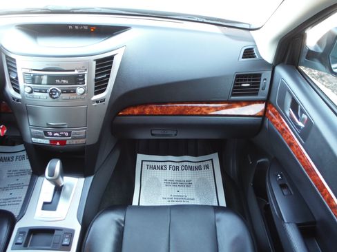 Used 2011 Subaru Outback 2.5i Limited image 10