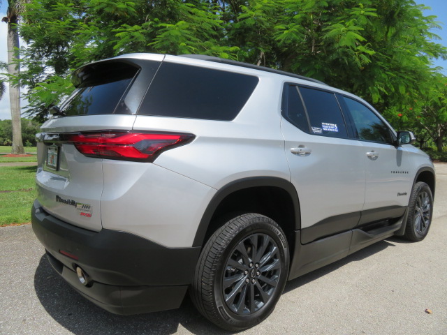 Used 2022 Chevrolet Traverse FWD RS image 17