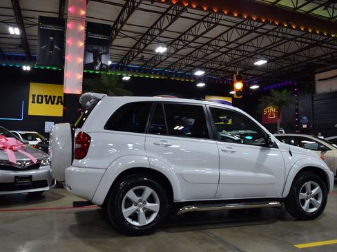 Used 2004 Toyota RAV4 image 8