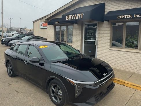 Used 2025 Kia K4 LXS image 3