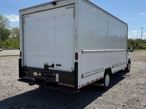 Used 2021 Ford E-350 and Econoline 350 image 3