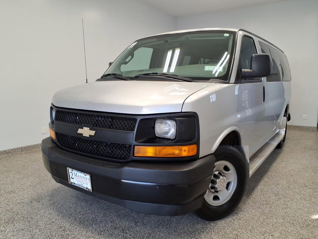 Used 2017 Chevrolet Express 3500 LS RWD image 1