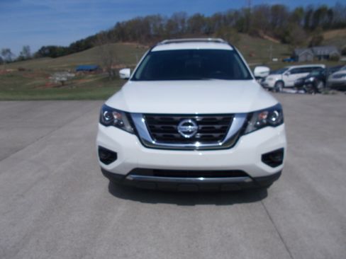 Used 2020 Nissan Pathfinder S image 2