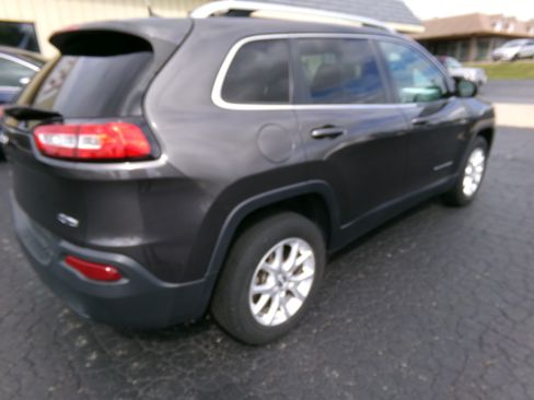 Used 2016 Jeep Cherokee 4WD Latitude image 5