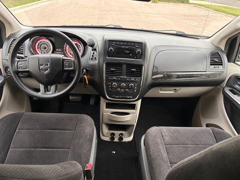 Used 2013 Dodge Grand Caravan SE Minivan 4D FWD image 14