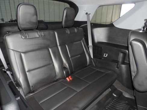 Used 2023 Ford Explorer 4WD XLT image 24