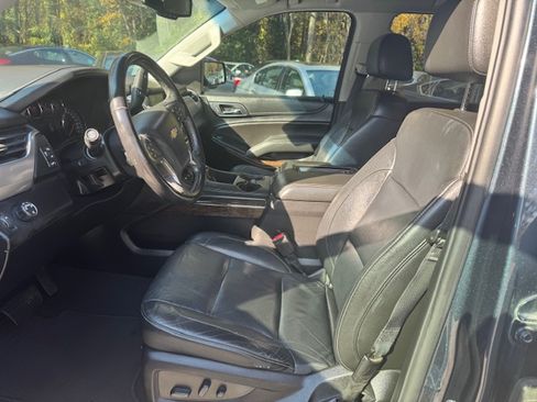 Used 2019 Chevrolet Suburban LT image 8