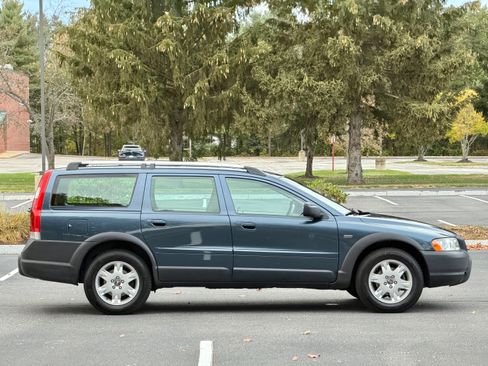 Used 2005 Volvo XC70 image 2