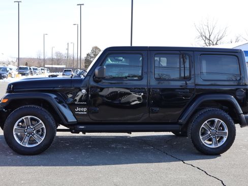 Used 2018 Jeep Wrangler Unlimited Sahara image 3