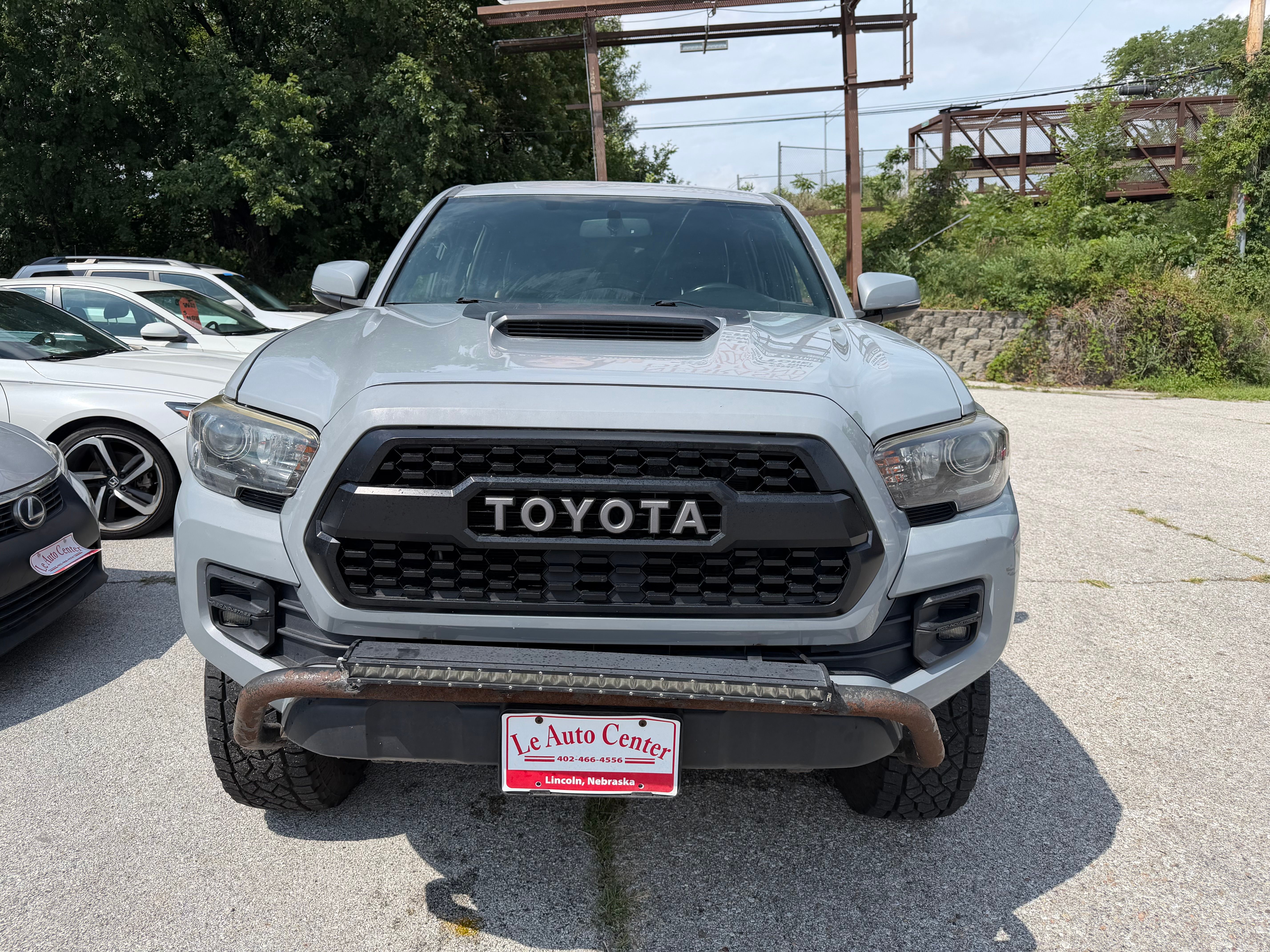 Used 2017 Toyota Tacoma 4x4 Double Cab image 3