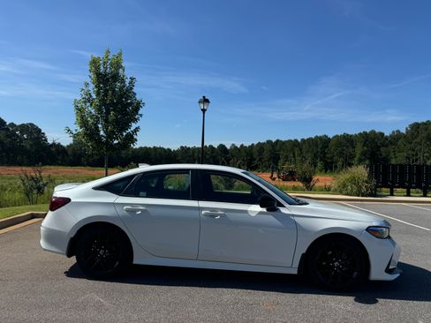 Used 2025 Honda Civic Sport Sedan image 3