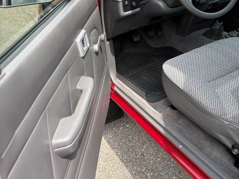 Used 1994 Toyota Pickup 4x4 Regular Cab DX image 8