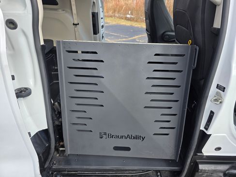 Used 2022 Chrysler Voyager LX image 20