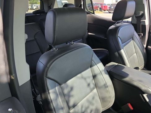 Used 2023 GMC Acadia SLT image 11