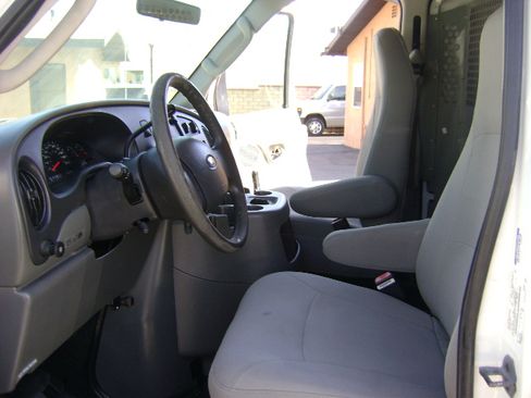 Used 2005 Ford E-150 and Econoline 150 image 8