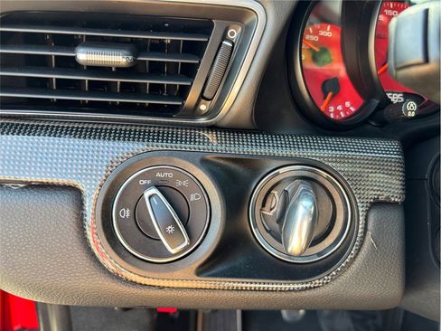 Used 2018 Porsche 911 Targa 4 GTS image 32