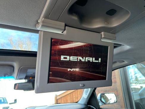 Used 2016 GMC Yukon XL Denali image 17