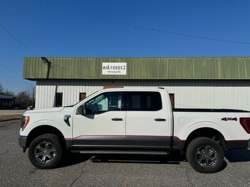Used 2023 Ford F150 XLT image 3