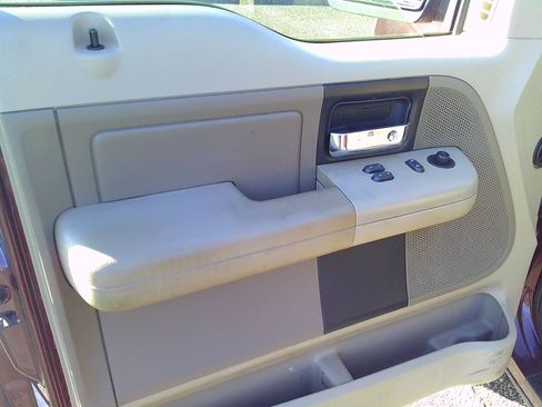 Used 2006 Ford F150 XLT image 9