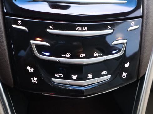 Used 2014 Cadillac XTS Luxury image 25