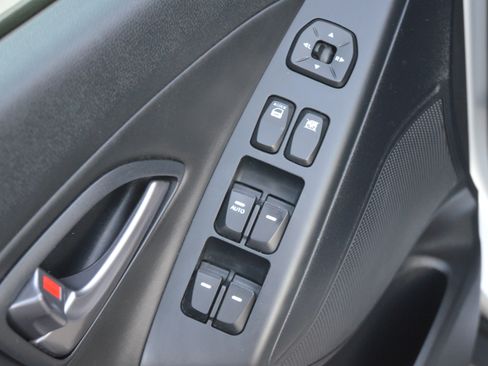 Used 2014 Hyundai Tucson SE image 17